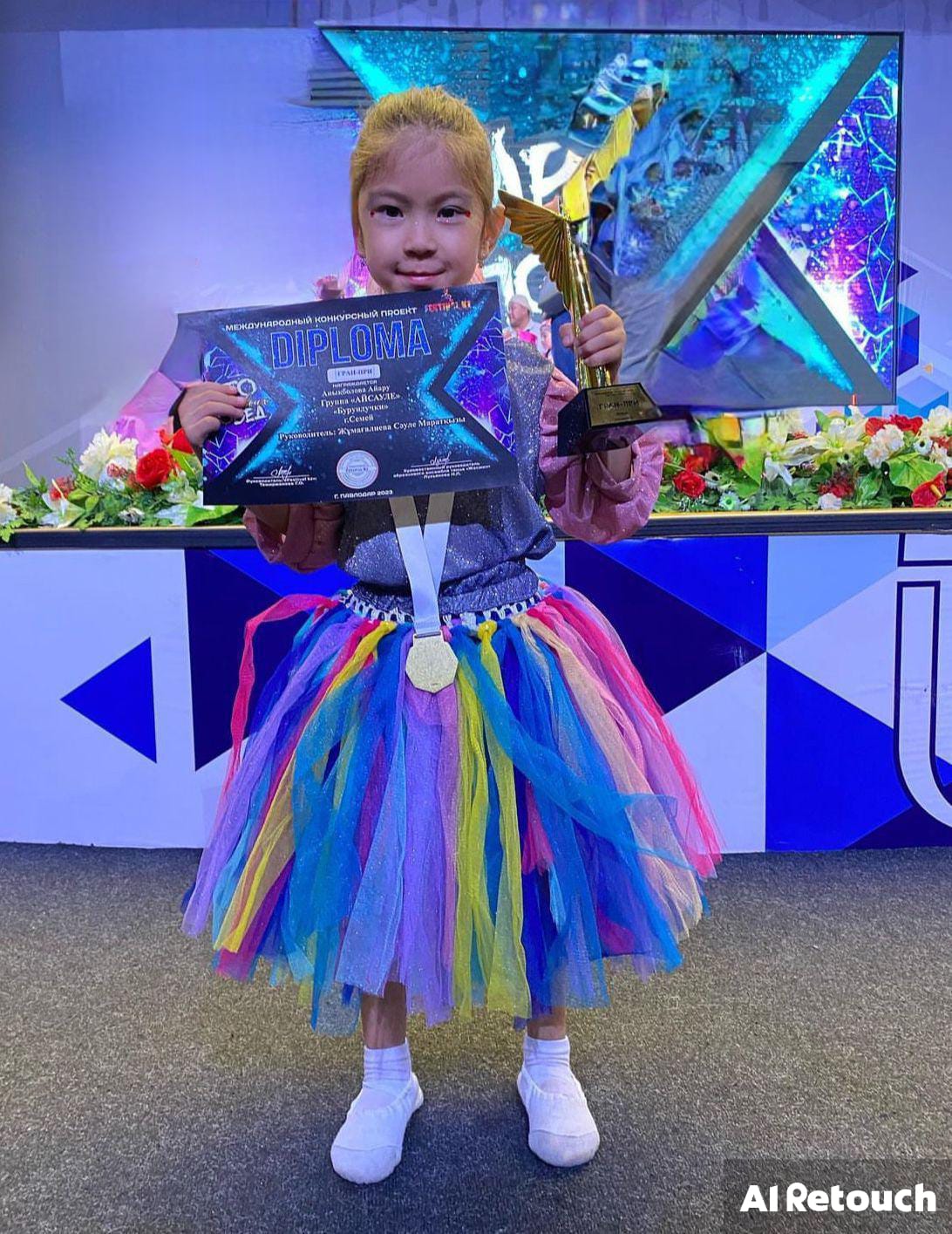 Павлодар қаласында өткен халықаралық ✨Festival.kz байқауына 1 "В" сынып оқушысы Анықболова Айару “Baby dolls” биімен қатысып, Гран-при иегері атанды